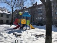 На фото Игровой комплекс ИК-0006 в комплекте с качелями и песочницей - 4 из раздела Портфолио сайта производителя в Санкт-Петербурге - Dgorodki.ru