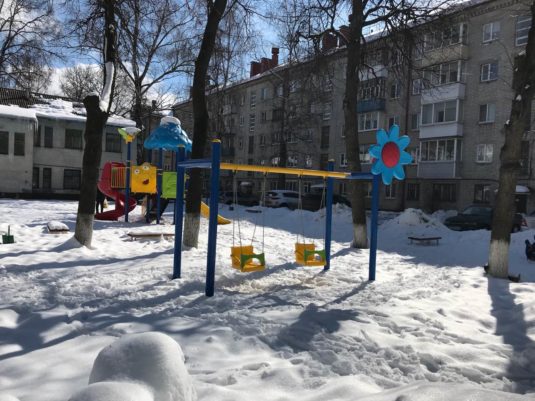 На фото Детские качели ИК-3001 из раздела Портфолио сайта производителя в Санкт-Петербурге - Dgorodki.ru