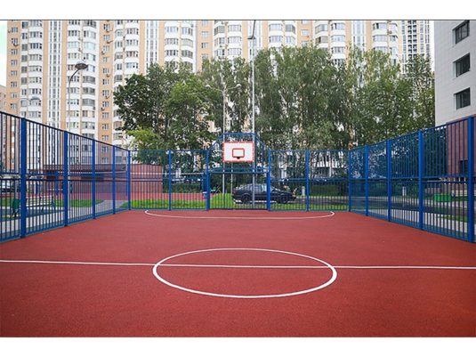 На фото Универсальная спортивная площадка УСП-1.1 из раздела Универсальные спортивные площадки сайта производителя в Санкт-Петербурге - Dgorodki.ru