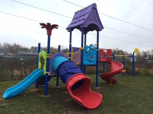 На фото Детский игровой комплекс PS-101 с песочницей из раздела Портфолио сайта производителя в Санкт-Петербурге - Dgorodki.ru