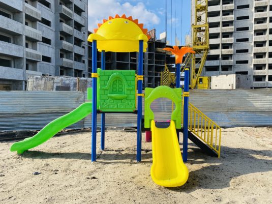 На фото Игровой комплекс PS-1206 из раздела Пластиковые детские площадки сайта производителя в Санкт-Петербурге - Dgorodki.ru